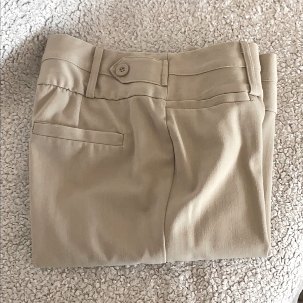 Maurices taupe slacks size 1/2 short